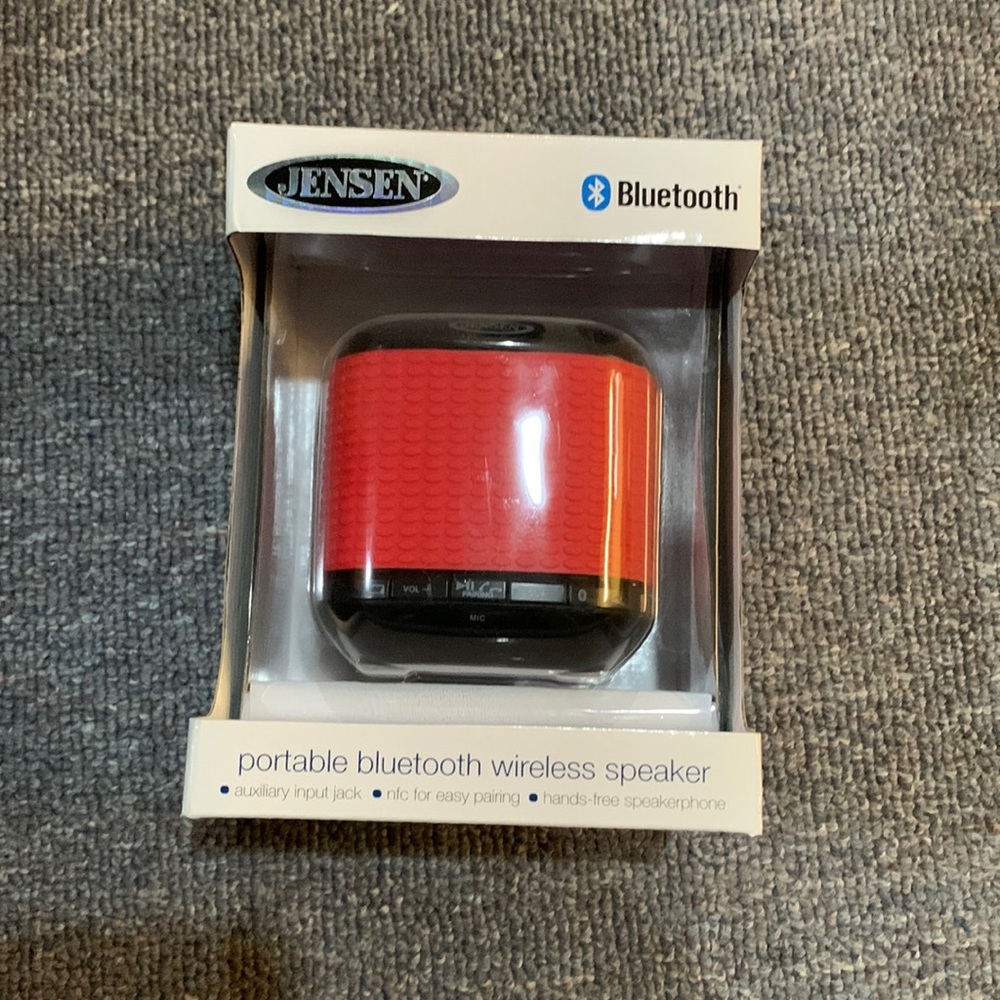 Jensen portable Bluetooth speaker